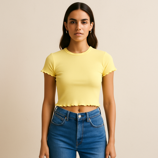 Camiseta corta amarilla con cuello alto